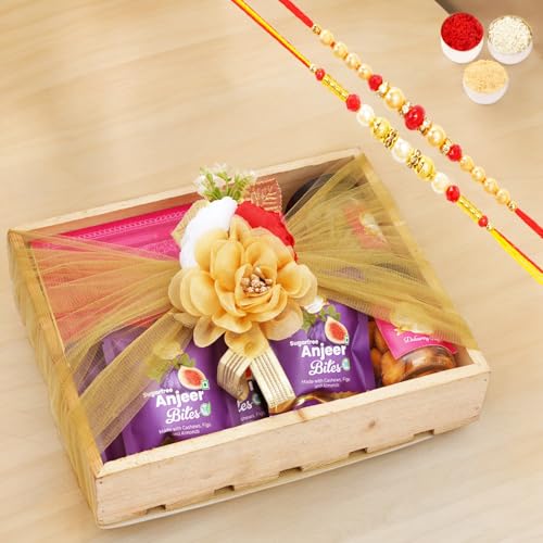 Ghasitaram Gifts Jaiccha Rakhi Gifts for Brothers Wooden tray of Sugarfree Kaju Katli, 5 Sugarfree Bites and 2 Jars of Flavour Raisins and Crunchy Cashews with 2 rakhis von Jaiccha