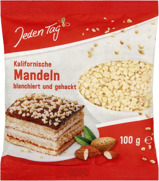 Jeden Tag Mandeln blanchiert und gehackt von Jeden Tag