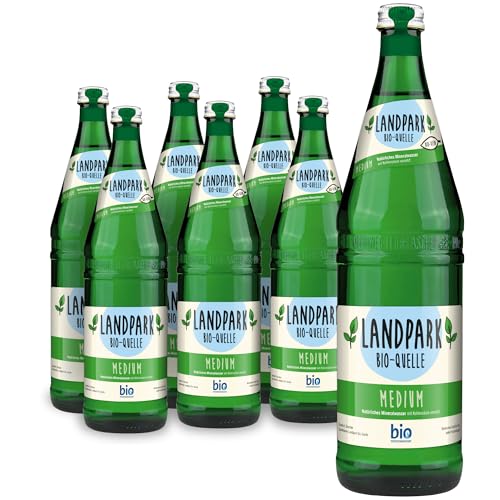 Landpark Bio-Mineralwasser Medium, 12 x 0,75 l in Glasfalschen - mit milder Kohlensäure - Reich an wichtigen Nährstoffen wie Calcium und Magnesium von Landpark