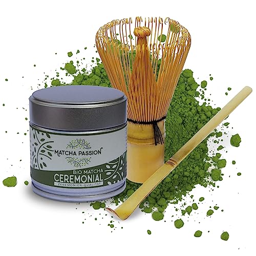 MATCHA PASSION Bio Matcha Ceremonial 30g Pulver + Bambusbesen & Bambuslöffel - Zeremonie Qualität, Kagoshima Japan - purer Genuß oder Mischgetränke wie Matcha Latte - Vegan - Superfood von Matcha Passion