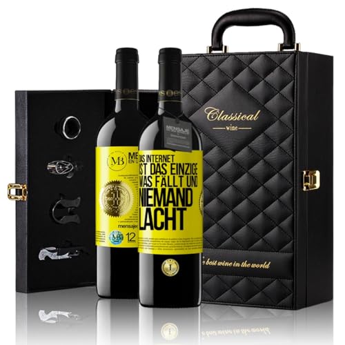 «Das Internet ist das einzige was fällt und niemand lacht» Flaschenpost. Geschenk-Luxus-Aktentasche 2x Premium Rotwein Reserve 12 Monate und Set mit 4 Accessoires. Etikett Gelb ANPASSBAR von Mensaje en una Botella