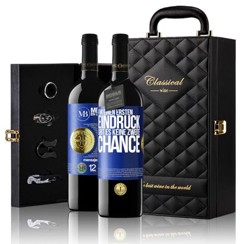 «Für einen ersten Eindruck gibt es keine zweite Chance» Flaschenpost. Geschenk-Luxus-Aktentasche 2x Premium Rotwein Reserve 12 Monate und Set mit 4 Accessoires. Etikett Blau ANPASSBAR von Mensaje en una Botella