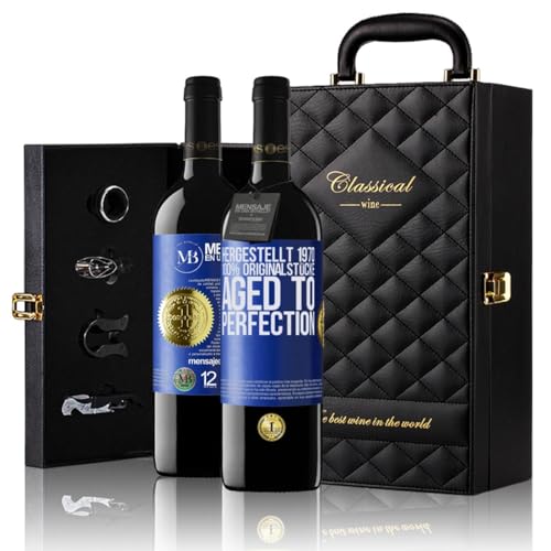 «Hergestellt 1970 100% Originalstücke Aged to perfection» Flaschenpost. Geschenk-Luxus-Aktentasche 2x Premium Rotwein Reserve 12 Monate und Set mit 4 Accessoires. Etikett Blau ANPASSBAR von Mensaje en una Botella