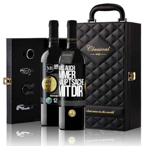 «Was auch immer Hauptsache mit dir» Flaschenpost. Geschenk-Luxus-Aktentasche 2x Premium Rotwein Reserve 12 Monate und Set mit 4 Accessoires. Etikett Schwarz ANPASSBAR von Mensaje en una Botella