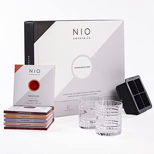 NIO Cocktails - Mixology-Anthology-Bar-Set, mit 2 Kristallgläsern, Eiswürfelform und 6 Drinks zu Jeweils 10 cl (Negroni, Gin Proved, Cosmopolitan, Espresso Martini, Old Fashioned, Manhattan), 50 cl von NIO Cocktails