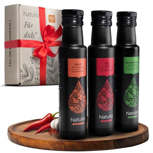 Natulio Geschenkset Bio Gewürzöle kaltgepresst - das perfekte Geschenk für alle Feinschmecker - Geschenkset aus Chiliöl, Gartenkräuteröl & BBQ-Öl - 3x100ml - zertifiziert nach DE-ÖKO-006 von Natulio