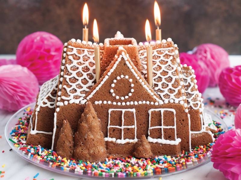 Nordic Ware Gingerbread House Bundt Pan von Nordic Ware