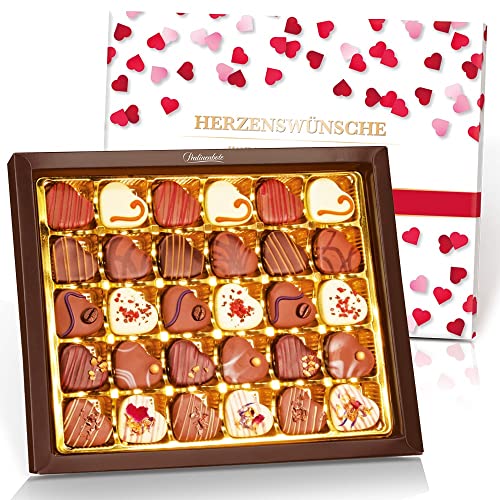 Pralinenbote – Geschenk mit 30 handgefertigten Pralinen Herzen deutscher Chocolatiers zum Muttertag, Valentinstag, Hochzeitstag - das Pralinen Geschenk für Sie & Ihn von Pralinenclub