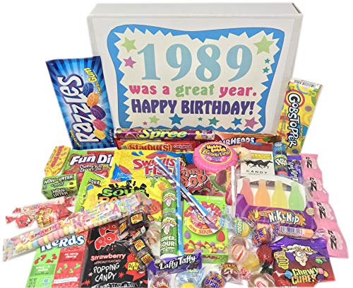 RETRO CANDY YUM ~ 1989 35. Geburtstag Geschenkideen Nostalgie Süßigkeiten Sortiment aus der Kindheit 35. Geburtstag Geschenke für Männer und Frauen 1989 Candy Box von RETRO CANDY YUM