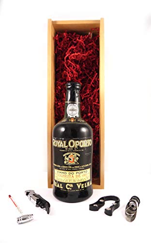 Real Companhia Velha Royal Oporto Colheita Port 1937 in einer mit Seide ausgestatetten Geschenkbox, da zu 4 Weinaccessoires, 1 x 750ml von Real Companhia Velha