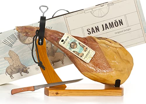 SAN JAMÓN: Set mit Serrano-Schinken Gran Reserva Schulter, Holzschinkenhalter und Messer. Handgefertigte Schulter von 4,5-5 kg, 10-12 Monate gereift. von SAN JAMÓN