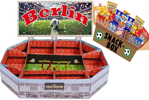 FUSSBALL - SNACKADIUM Fußball Snackstadion XXL inklusive SNACK-BOX. DEIN VEREIN - DEINE FARBEN - DEINE LEIDENSCHAFT- Einzigartiges Geschenk für Fußballfans, Stadionfeeling Zuhause (Berlin red) von SNACKADIUM