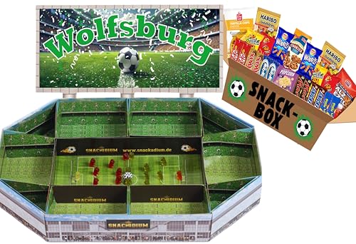 FUSSBALL - SNACKADIUM Fußball Snackstadion XXL inklusive SNACK-BOX. DEIN VEREIN - DEINE FARBEN - DEINE LEIDENSCHAFT- Einzigartiges Geschenk für Fußballfans, Stadionfeeling Zuhause (Wolfsburg) von SNACKADIUM