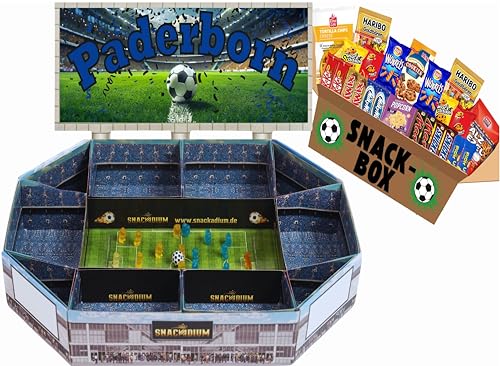 SNACKADIUM Fußball Snackstadion XXL mit Süßigkeiten - Einzigartiges Geschenk für Fußballfans, Stadionfeeling Zuhause (Paderborn) von SNACKADIUM