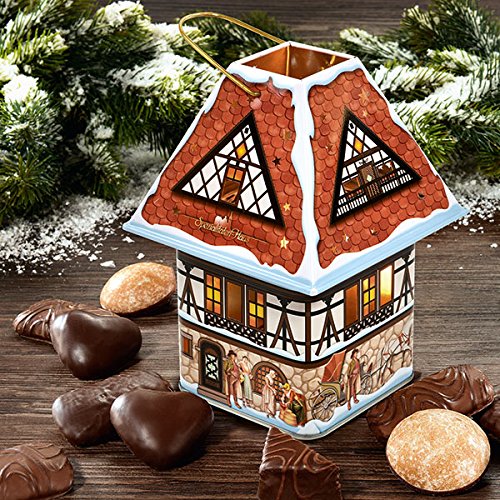 Diese Laternen-Dose aus dem Motiv eines traditionellen Fachwerkhauses ist gefüllt mit einer 200gr (1 Packung) köstlichen Lebkuchen-Mischung von Spezialitäten-Haus Schulteis GmbH