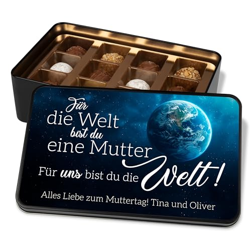 Geschenk für Mama: Pralinendose personalisiert „Für die Welt bist du eine Mutter. Für uns bist du die Welt!“ – Metalldose mit 12 Pralinen – Schokolade Geschenkidee Muttertag von True Statements