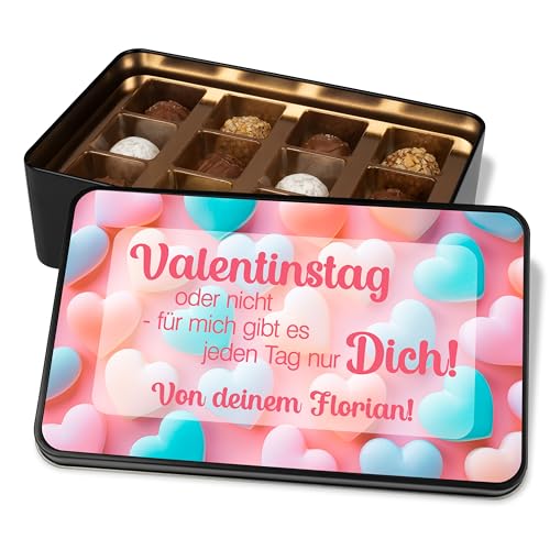 Geschenk zu Valentin’s Day für sie & ihn: Geschenkdose personalisiert „Valentinstag oder nicht, für mich gibt es nur Dich!“ – Metalldose mit 12 Confiserie-Pralinen Liebesgeschenk von True Statements