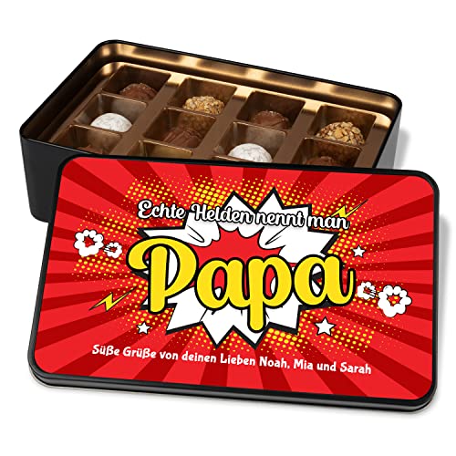 Pralinendose personalisiert mit Wunschtext „Echte Helden nennt man Papa“ – Schokolade Geschenk für Vater – Metalldose mit 12 Pralinen – Geschenk Vatertag Männer Herren (Rot) von True Statements