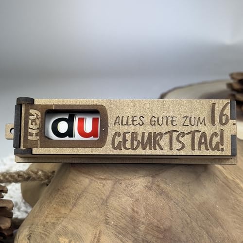 Urhome Geschenkbox Alles Gute zum 16. Geburtstag mit Duplo Schokoriegel - Überraschung Holzbox mit Spruch Gravur inkl. Schokolade Geschenk Riegel - Geburtstagsgeschenk für Kind Junge Mädchen von Urhome