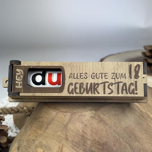 Urhome Geschenkbox Alles Gute zum 18. Geburtstag mit Duplo Schokoriegel - Überraschung Holzbox mit Spruch Gravur inkl. Schokolade Geschenk Riegel - Geburtstagsgeschenk für Erwachsene Mann Frau von Urhome