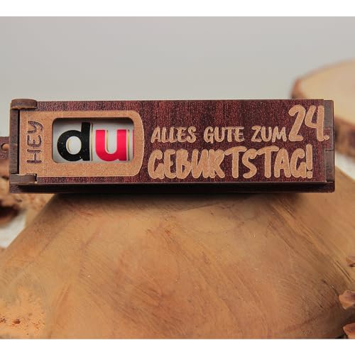 Urhome Geschenkbox Alles Gute zum 24. Geburtstag mit Duplo Schokoriegel - Überraschung Holzbox mit Spruch Gravur inkl. Schokolade Geschenk Riegel - Geburtstagsgeschenk Dunkel Braun von Urhome