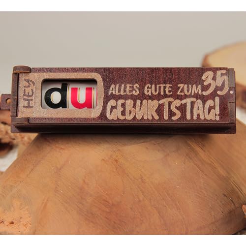 Urhome Geschenkbox Alles Gute zum 35. Geburtstag mit Duplo Schokoriegel - Überraschung Holzbox mit Spruch Gravur inkl. Schokolade Geschenk Riegel - Geburtstagsgeschenk Dunkel Braun von Urhome