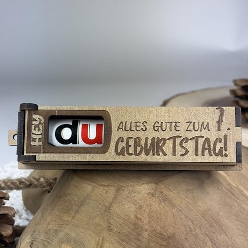 Urhome Geschenkbox Alles Gute zum 7. Geburtstag mit Duplo Schokoriegel - Überraschung Holzbox mit Spruch Gravur inkl. Schokolade Geschenk Riegel - Geburtstagsgeschenk für Kind Junge Mädchen von Urhome