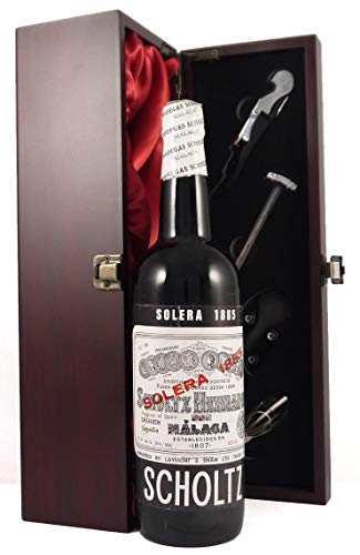 Malaga Solera 1885 Bodegas Scholtz in einer mit Seide ausgestatetten Geschenkbox, da zu 4 Weinaccessoires, 1 x 750ml von Vintagewinegifts