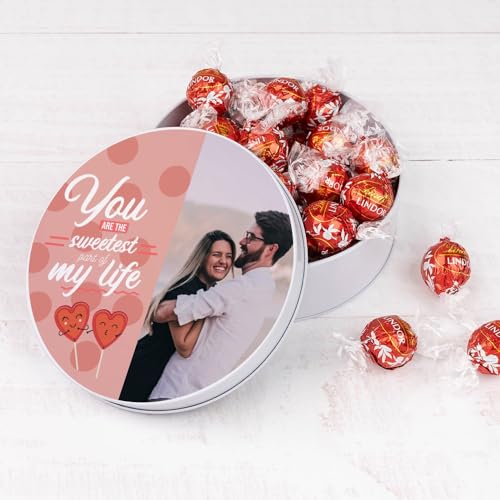 Wanapix | Blechdose mit Pralinen | Personalisierte mit Foto und Text | Mit 22 Pralinen Lindt | Originelles Geschenk zum Valentinstag | 5x12 cm (850 ml) - Bild von Wanapix