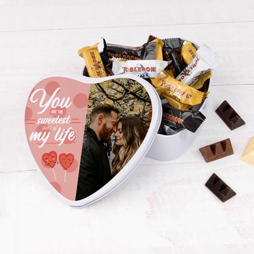 Wanapix | Herzf Blechdose mit Schokolade | Personalisierte Mit Foto | Mit 22 Toblerone | Originelles Geschenk zum Valentinstag | 16x15x5 cm (800 ml) - Candy von Wanapix