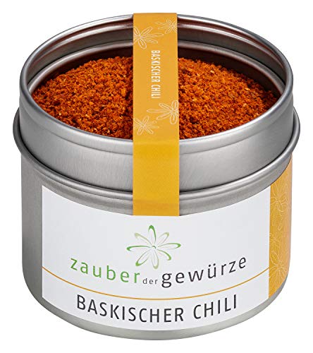 Zauber der Gewürze Baskischer Chili original aus Espelette im Baskenland (Frankreich), Piment d'Espelette, Chilipulver mild-fruchtig, Premium-Qualität in wiederverschließbarer Aroma-Dose, 60 g von Zauber der Gewürze