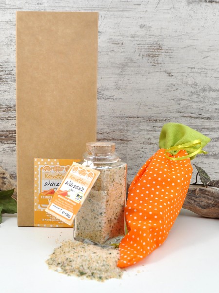 Orangefarbene Karotte mit feinem Bio Karotten-Würzsalz von direct&friendly
