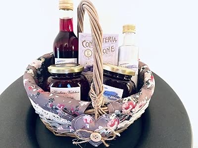 Präsentkorb/Geschenkkorb mit Veilchen Delikatessen befüllt - Veilchengelee, Veilchensirup, Veilchenbonbons, Himbeer-Veilchen-Konfitüre, Veilchenzucker von generisch