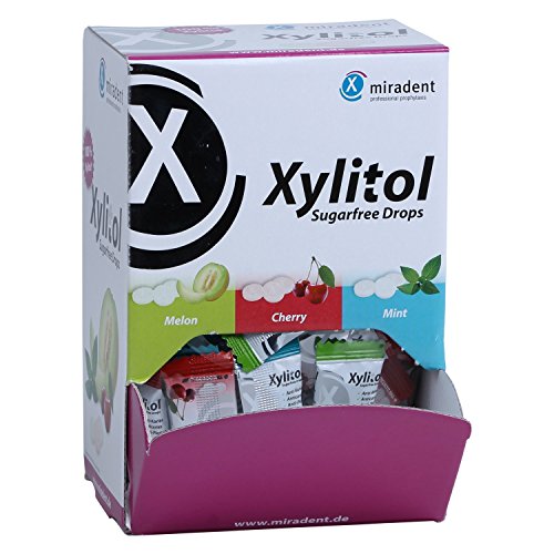 miradent Xylitol Drops Schüttbox 100 St. | 3 Geschmacksrichtungen | vegane Xylit Zahnpflege Lutschbonbons für Kinder & Erwachsene | ohne Aspartam, Sorbitol, Laktose, Titanium Dioxid | zuckerfrei von miradent