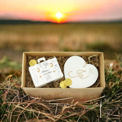 Geschenk zur Hochzeit - Spardose in from eines Kofers - Holzherz mit hochwertigr Gravur - Schoko-Münzen - inkl. Geschenkverpackung von schenken-24