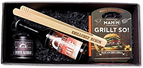 Geschenkbox 'GRILLCHEF'- Grillzange mit hochwertiger Gravur zur Auswahl - Bier - Grillbuch - Vatertag -Geburtstag - BBQ -, Grillzangen Namen:Lars von schenken-24