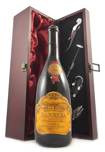 Barbera d'Asti 1976 Giovanni Scanavino (Red wine) in einer mit Seide ausgestatetten Geschenkbox, da zu 4 Weinaccessoires, 1 x 750ml von vintagewinegifts