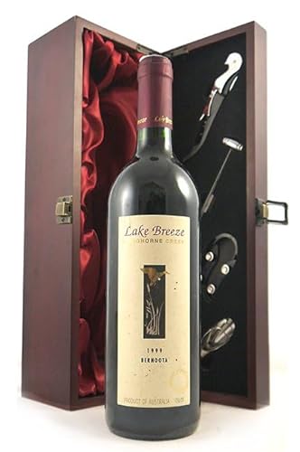 Bernoota' Shiraz - Cabernet Sauvignon 1999 Lake Breeze Langhorne Creek (Red wine) in einer mit Seide ausgestatetten Geschenkbox, da zu 4 Weinaccessoires, 1 x 750ml von vintagewinegifts