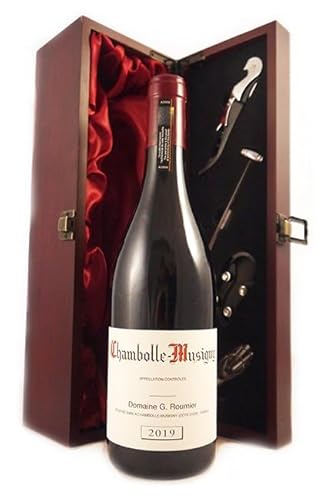 Chambolle Musigny 2019 Domaine Georges & Christophe Roumier (Red wine) in einer mit Seide ausgestatetten Geschenkbox, da zu 4 Weinaccessoires, 1 x 750ml von vintagewinegifts