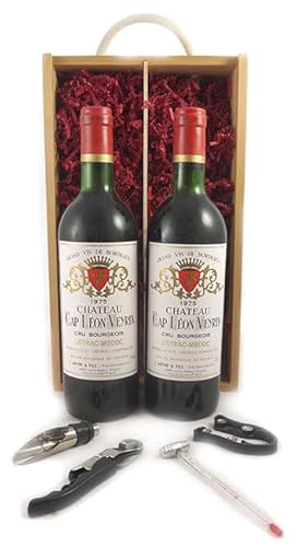 Chateau Cap Leon Veyrin 1975 Medoc Cru Bourgeois (Red wine) (Twin Pack) in einer Geschenkbox, da zu 4 Weinaccessoires, 2 x 750ml von vintagewinegifts