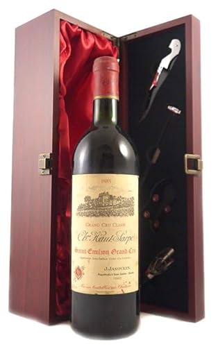 Chateau Haut Sarpe 1985 Saint Emilion Grand Cru Classe (Red wine) in einer mit Seide ausgestatetten Geschenkbox, da zu 4 Weinaccessoires, 1 x 750ml von vintagewinegifts