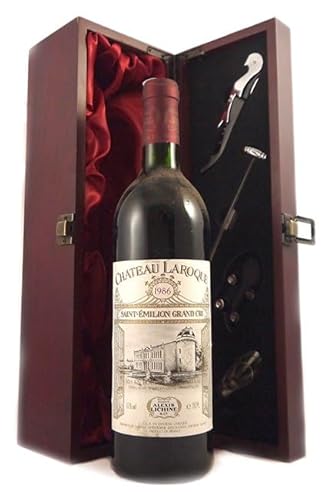 Chateau Laroque 1986 Saint Emilion Grand Cru (Red wine) in einer mit Seide ausgestatetten Geschenkbox, da zu 4 Weinaccessoires, 1 x 750ml von vintagewinegifts