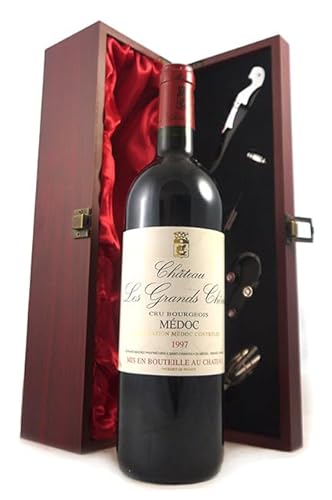 Chateau Les Grands Chenes 1997 Medoc Cro Bourgeois (Red wine) in einer mit Seide ausgestatetten Geschenkbox, da zu 4 Weinaccessoires, 1 x 750ml von vintagewinegifts