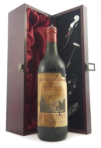 Chateau Lynch Bages 1966 Pauillac Grand Cru Classe (Red wine) in einer mit Seide ausgestatetten Geschenkbox, da zu 4 Weinaccessoires, 1 x 750ml von vintagewinegifts