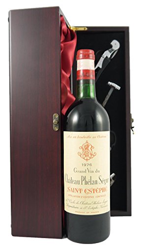 Chateau Phelan Segur 1976 Saint Estephe Cru Bourgeois Superieur (Red wine) in einer mit Seide ausgestatetten Geschenkbox, da zu 4 Weinaccessoires, 1 x 750ml von vintagewinegifts