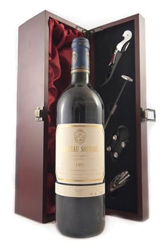 Chateau Soudars 1995 Haut Medoc Cru Bourgeois (Red wine) in einer mit Seide ausgestatetten Geschenkbox, da zu 4 Weinaccessoires, 1 x 750ml von vintagewinegifts