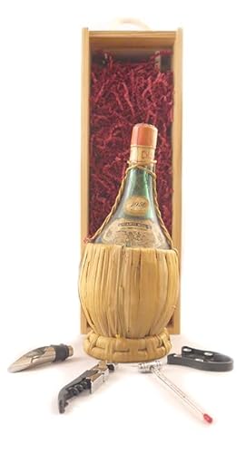 Chianti 1956 Melini (Red wine) in einer mit Seide ausgestatetten Geschenkbox, da zu 4 Weinaccessoires, 1 x 750ml von vintagewinegifts