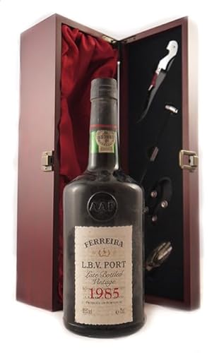 Ferreira Late Bottled Vintage Port 1985 in einer mit Seide ausgestatetten Geschenkbox, da zu 4 Weinaccessoires, 1 x 750ml von vintagewinegifts