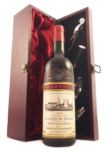 La Coupe de France 1966 Reserve Saint Emilion (Red wine) in einer mit Seide ausgestatetten Geschenkbox, da zu 4 Weinaccessoires, 1 x 750ml von vintagewinegifts