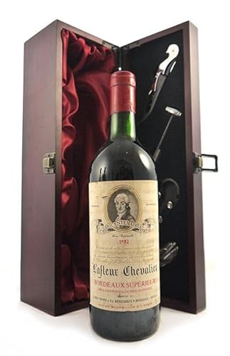 Lafleur Chevalier 1982 Bordeaux Superieur (Red wine) in einer mit Seide ausgestatetten Geschenkbox, da zu 4 Weinaccessoires, 1 x 750ml von vintagewinegifts